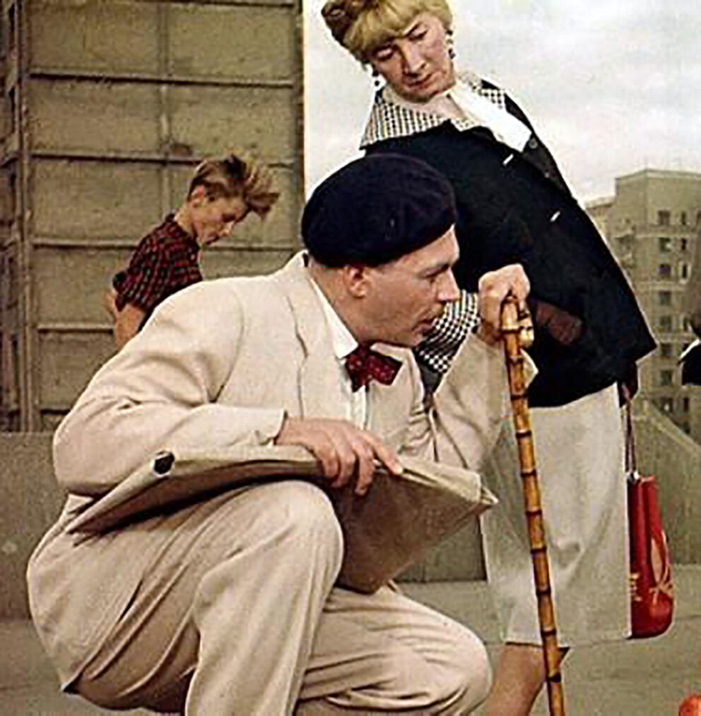 Кадр из фильма: "Девушка без адреса"