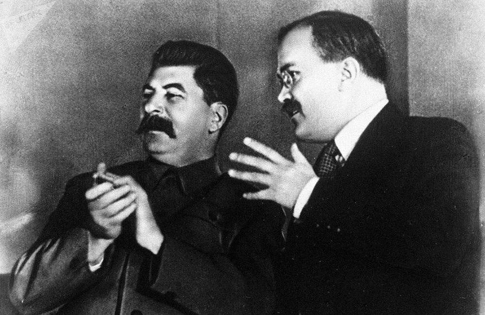 Товарищ Сталин и товарищ Молотов.