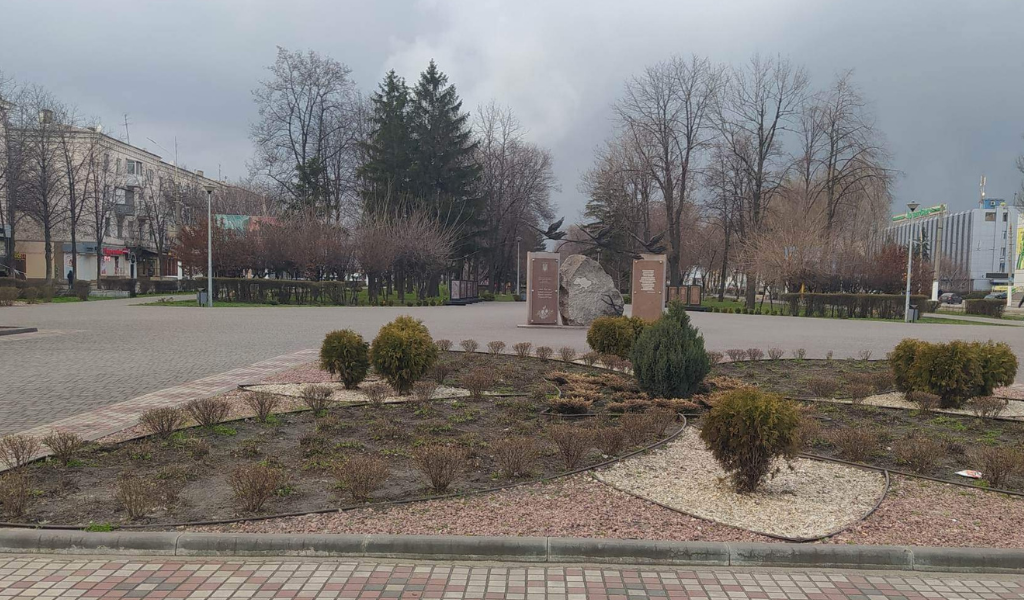 Вместо памятника Ленина, установили Стеллу в честь героев АТО.