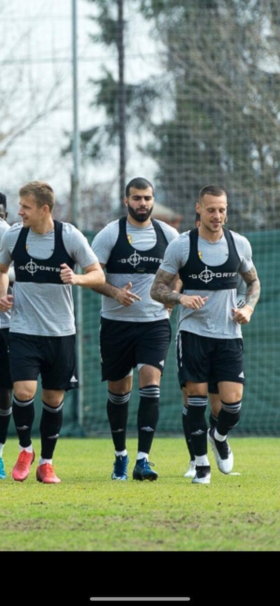 Тот же персонаж, но на предматчевой тренировке