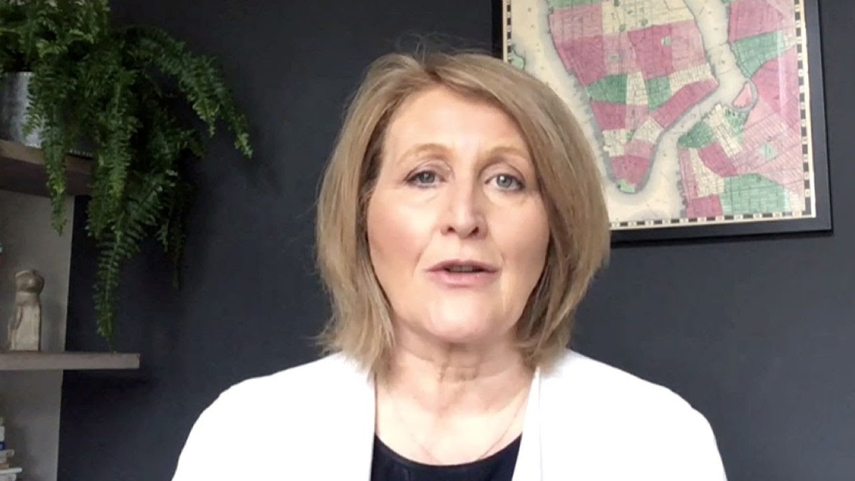 Бывший уполномоченный по делам детей в Англии Энн Лонгфилд.  Источник фото: YouTube