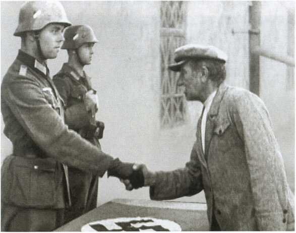 Герой, выгнавший мать. Точнее - его коллега, сельский староста