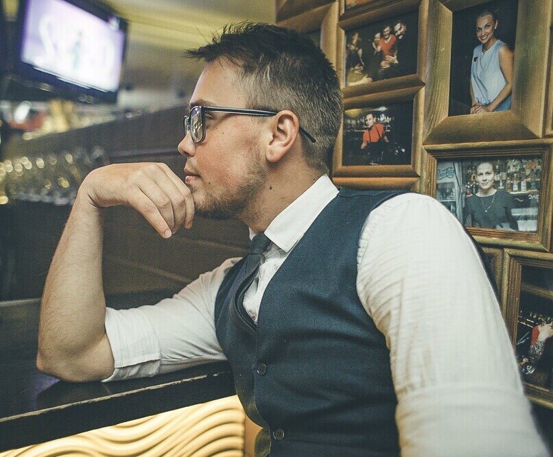 Типа важный 😁