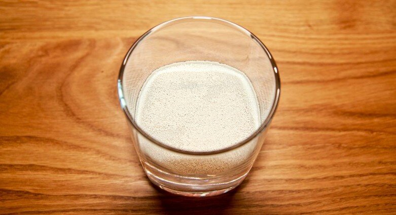 Три стакана с манкой. Стакан манной крупы. Сахар пол стакана. 1/4 Стакана манки. Полстакана стакан с мукой и сахаром.
