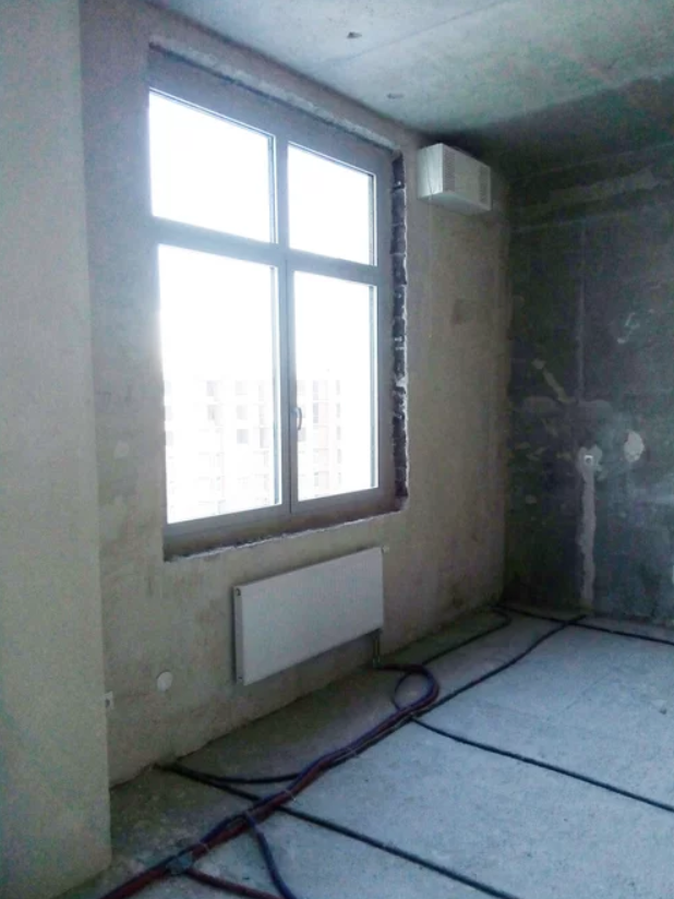 Стандартная картинка квартиры в новостройке-бетонные стены и потолок. Еще ничто не предвещает красоты)