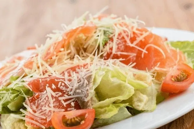 Цезарь с семгой 