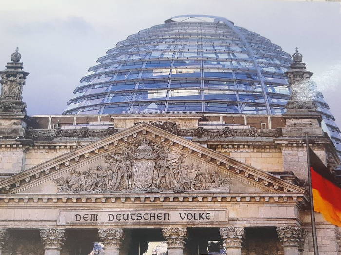 Бундестаг. Открытка из Берлина. Выбрала приличное фото для иллюстрации