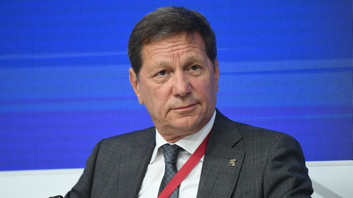    Первый заместитель председателя Государственной Думы РФ Александр Жуков на сессии "Жизнь без проверок: реальность или иллюзия?" в рамках ПМЭФ-2022© РИА Новости / Максим Богодвид
