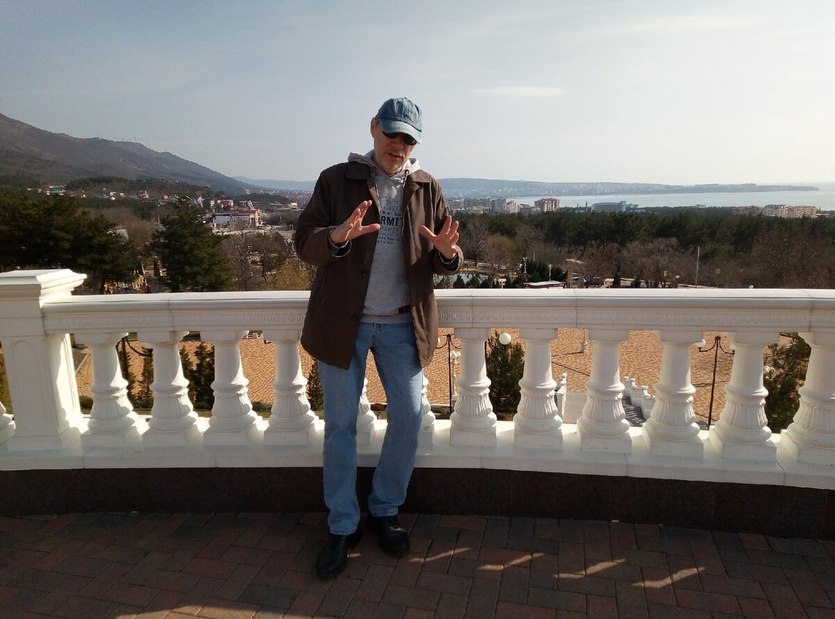 Михаил Лекс, автор рассказа, канала. Геленджик, Андреевский парк, Северный район