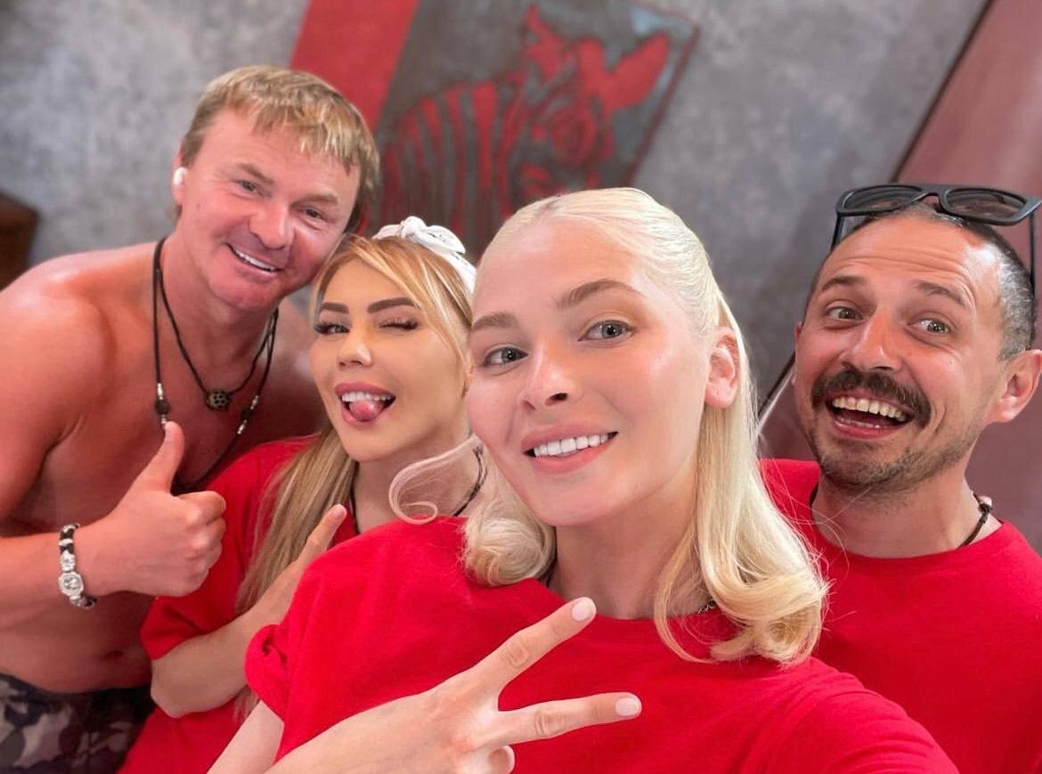    Владимир Сычев, Карина Кросс, Алена Шишкова и Олег Верещагин