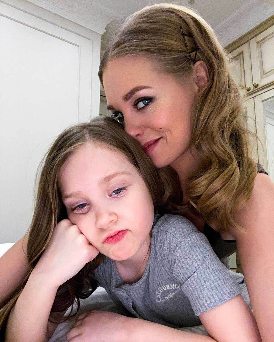   Кристина Асмус обнародовала неудачное фото с дочерьюСоцсети Кристины Асмус