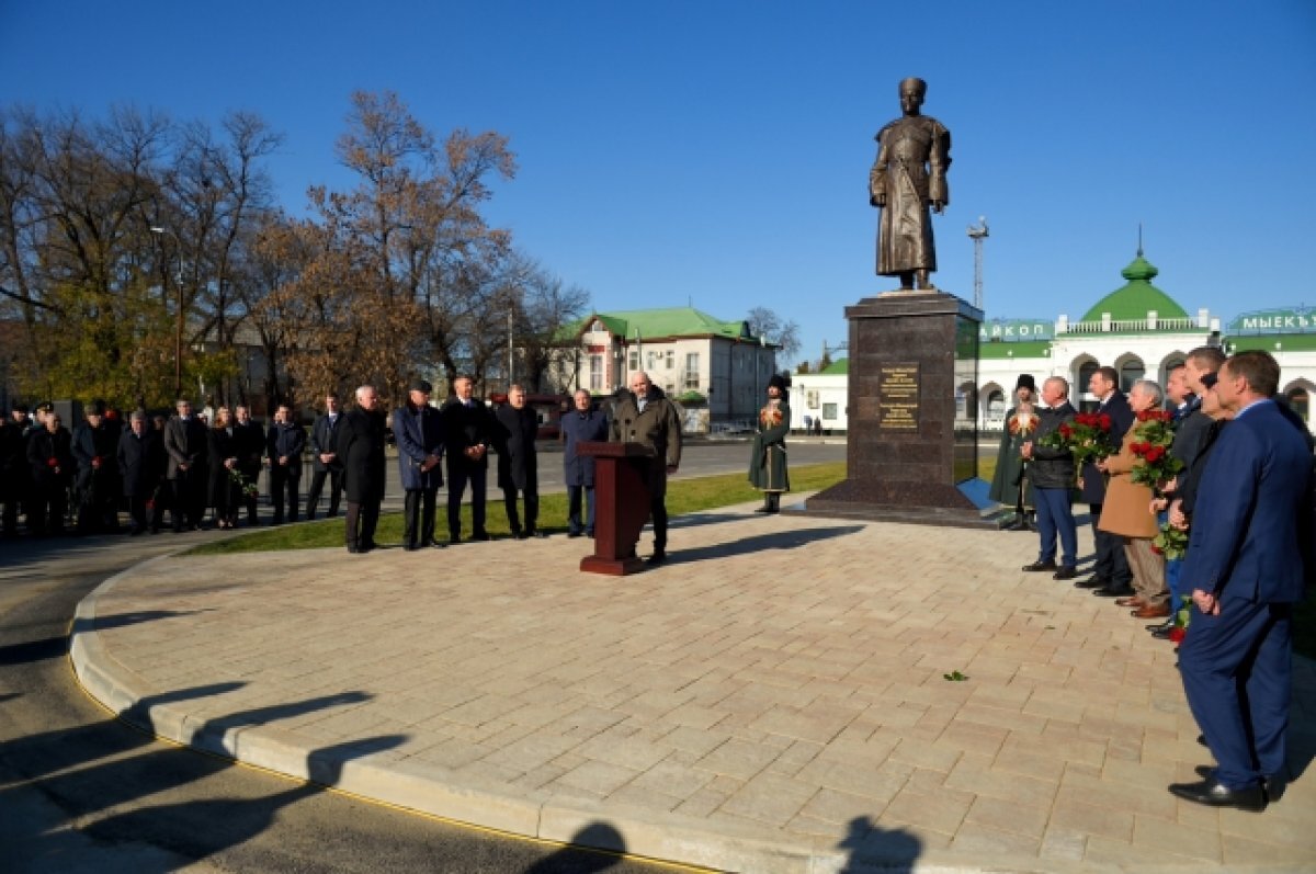    В Майкопе открыли памятник первому руководителю Адыгейской АО