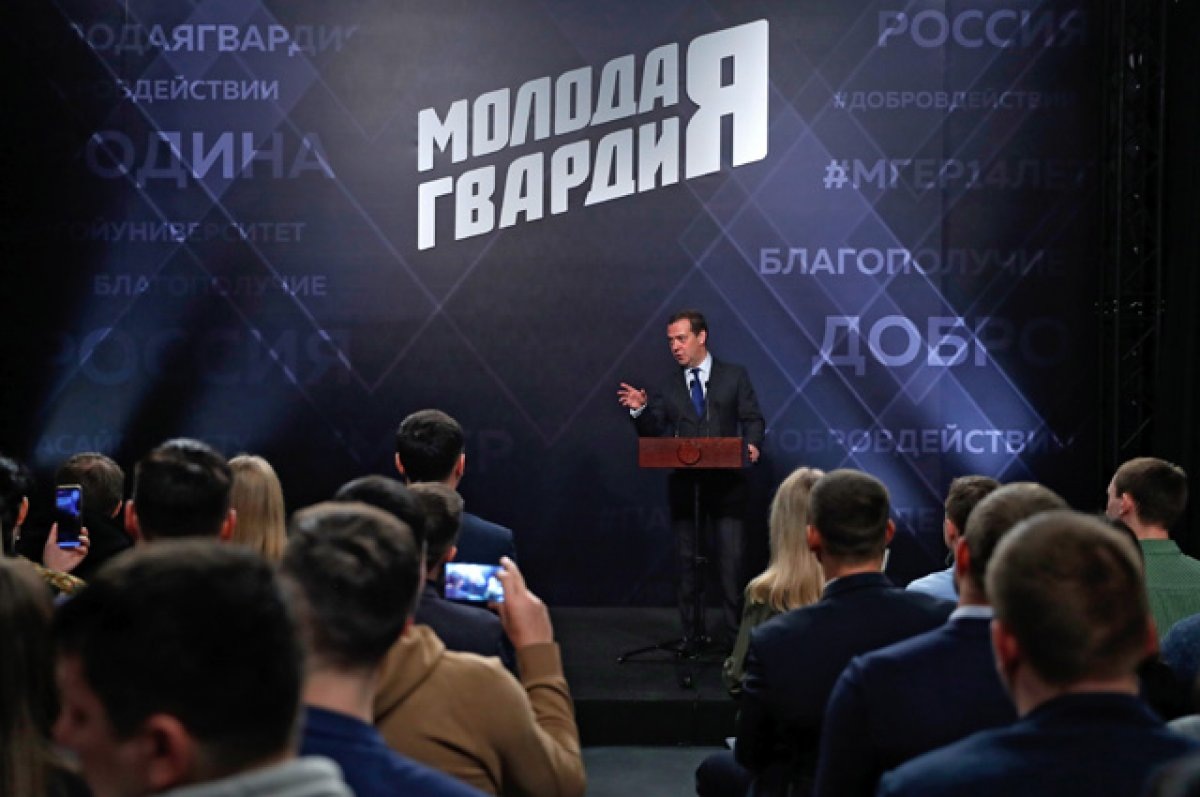   Молодым дорогу. В ЕР поблагодарили активистов МГЕР и «Волонтерской роты»