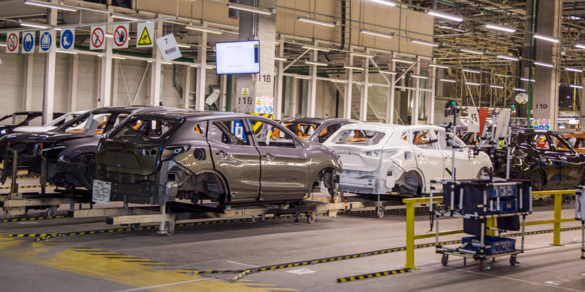 Кто знает, возможно, вскоре "обновлённые" Кашкаи и ИксТрейлы пойдут новым потоком. Учитывая популярность кроссоверов, официальное предложение пока представлено исключительно китайскими марками.