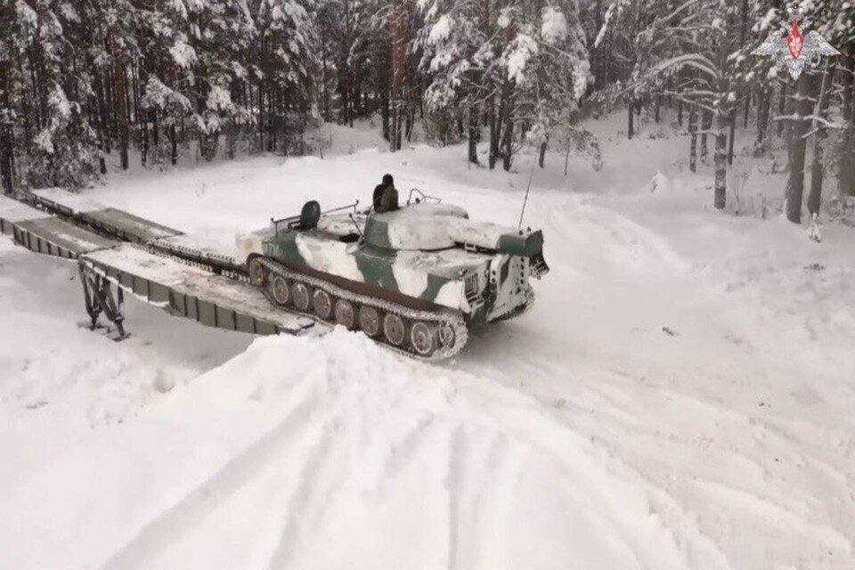     На полигонах в Беларуси продолжается боевая подготовка российских военнослужащих. Фото: скриншот с видео, опубликованного в телеграм-канале Министерства обороны России