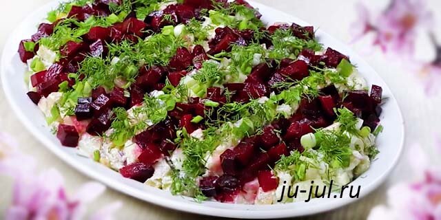 Рецепт приготовления вкусного салата с сельдью на праздничный стол и на каждый день. Салат из сельди со свёклой