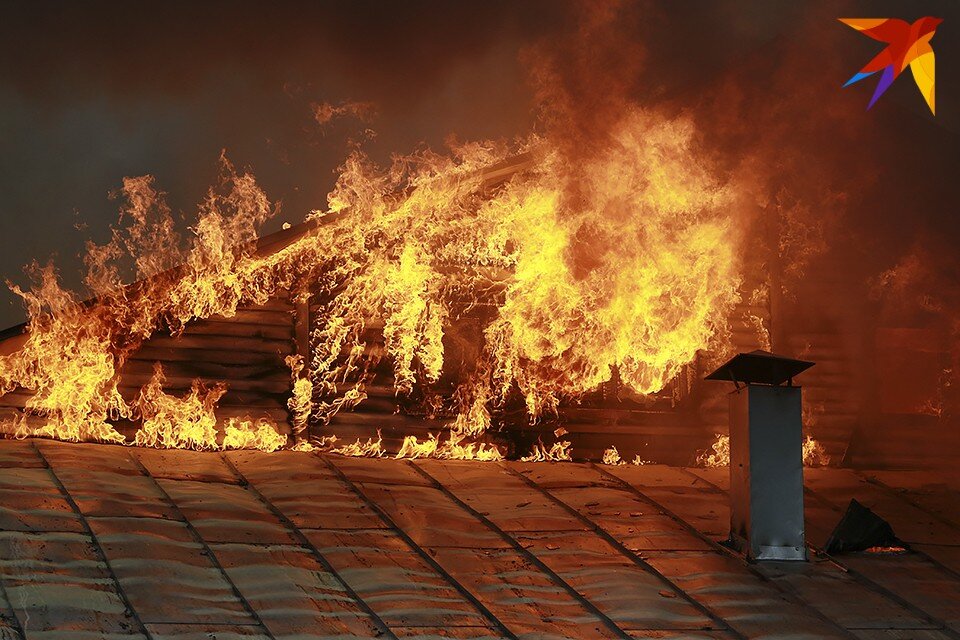     В Мончегорске поймали пиромана, который поджег нежилой деревянный дом. Олег УКЛАДОВ