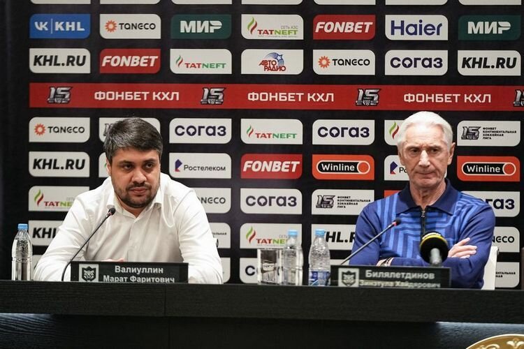    Для Билялетдинова с его тренерским опытом отвечать на вопросы журналистов — обыденное дело