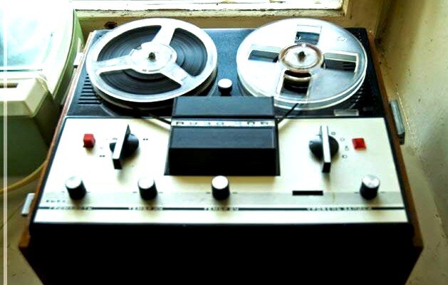 Катушечный магнитофон Яуза.