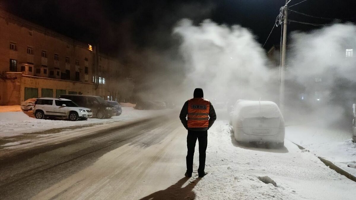     В Ярославле волонтеры спасли пожилого человека, который в 30-градусный мороз опоздал на свой автобус и чуть было не замерз на остановке. Об этом сообщает региональное отделение поискового отряда «Лиза Алерт».