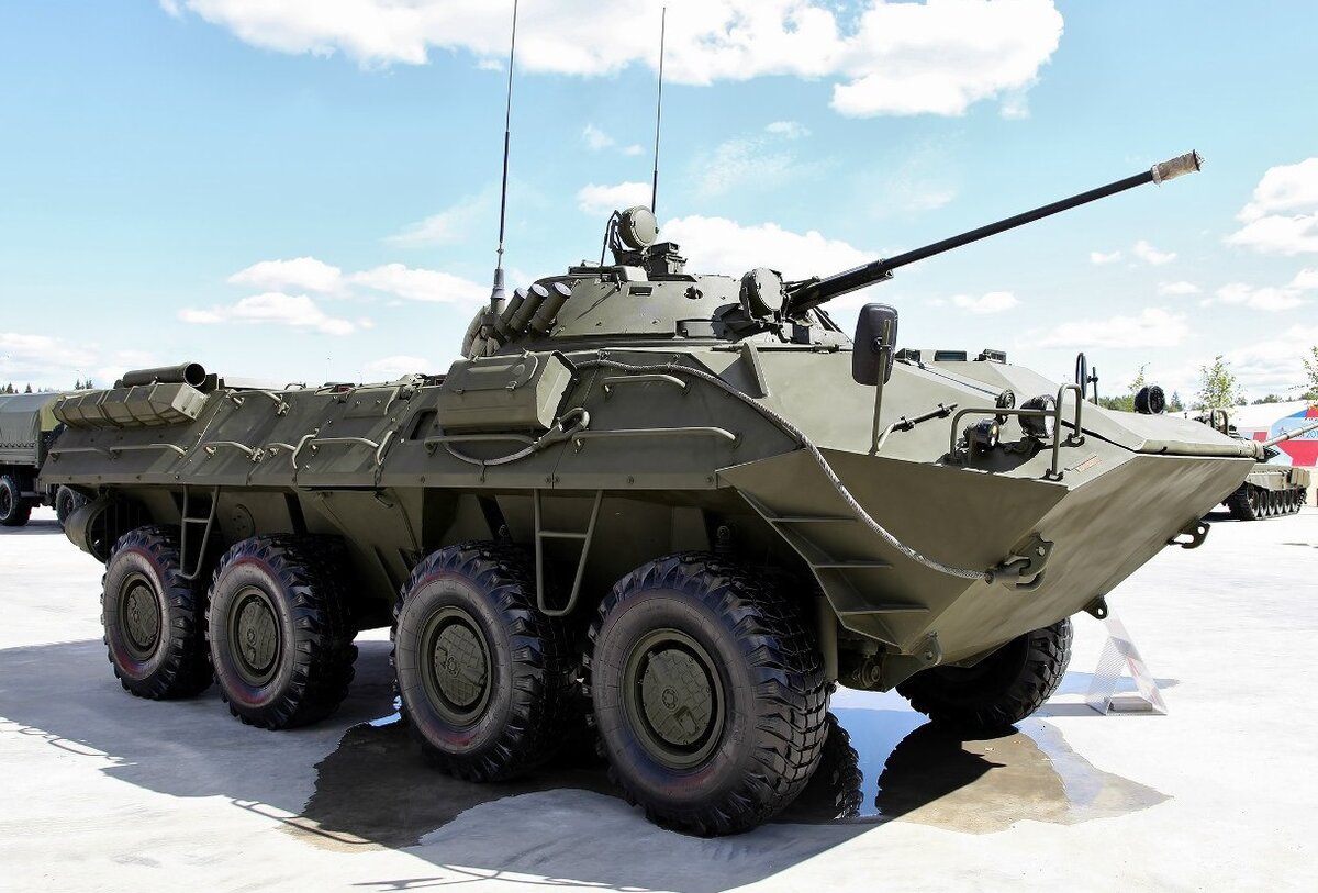  
Бронетранспортер БТР-90.