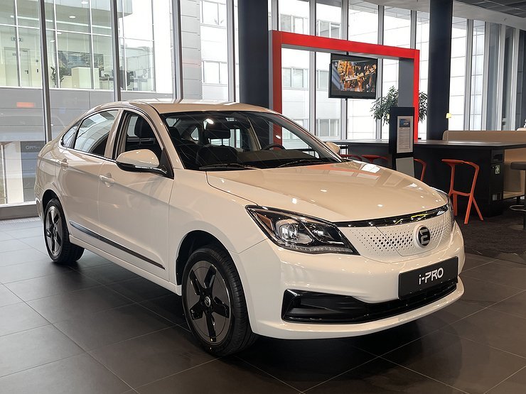     В России резко упали цены на электромобили Фото: АвтоВзгляд