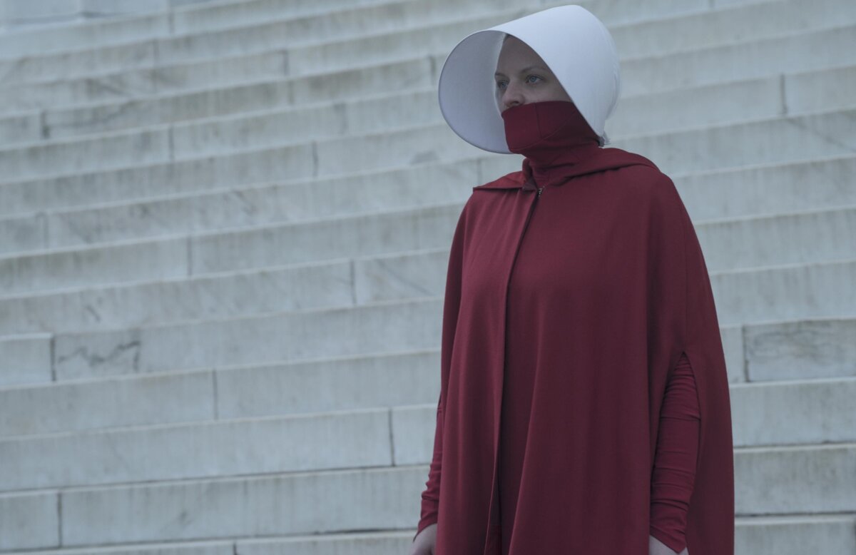 Кадр из сериала "Рассказ служанки", Джун Осборн