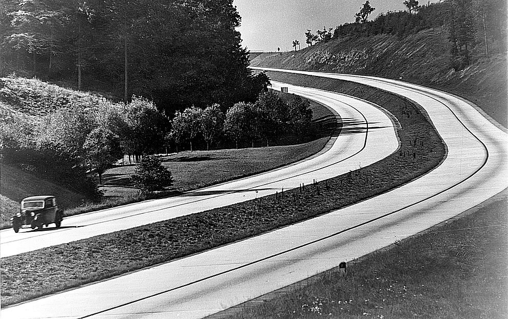 Первая дорога. Автобаны Германии 1930е. Автобан Германия 1936. Автобан 1930-е годы Германия. Автобан в Германии 1930.