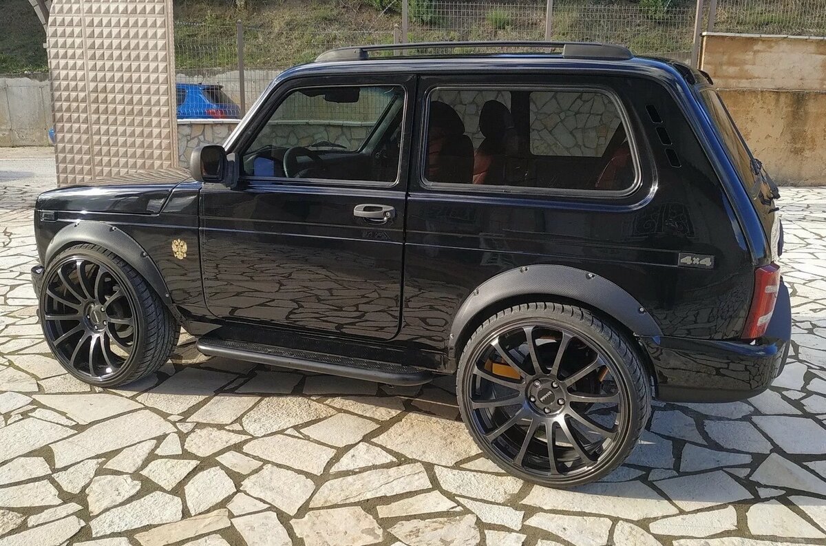 Тюнинг по-гречески: «Ниву» превратили в спорткар, способный работать на ...