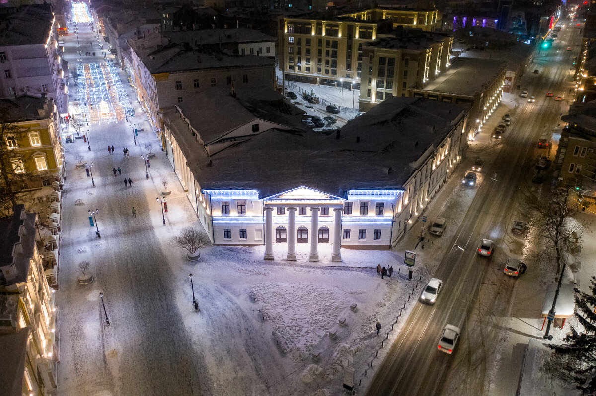 Здание с колоннами в центре Нижнего, где выступал Балакирев и объявили  отмену крепостного права | Нижний 800 | Дзен