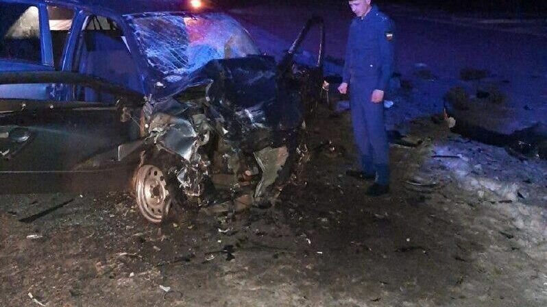     В Менделеевском районе Татарстана произошло серьезное ДТП, в результате которого погибли четыре человека. Об этом сообщила пресс-служба прокуратуры Татарстана.