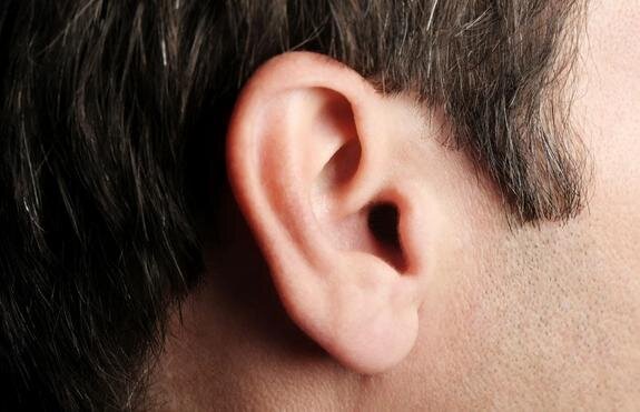    Тугоухость может появиться в любом возрасте