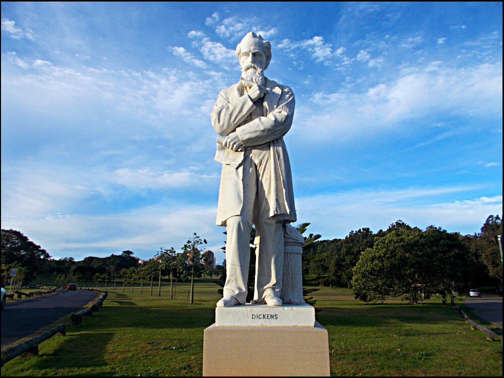 Памятник Ч.Диккенсу в Centennial Parklands, Сидней, источник Яндекс картинки