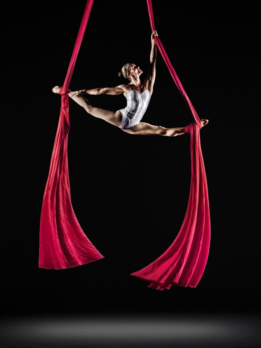 Ткани для спорта и танцев. Воздушные полотна Aerial Silks. Воздушная акробатика на полотнах. Цирковые полотна. Воздушная гимнастика на полотнах.