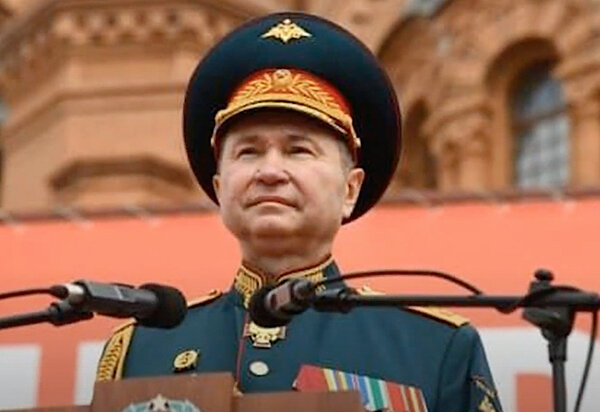    Генерал-лейтенант Андрей Мордвичев официально сменил генерал-полковника Александра Лапина на посту командующего Центральным военным округом