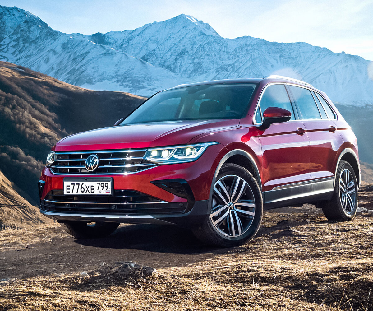 Volkswagen Tiguan — это компактный кроссовер с мощным и экономичным двигателем, комфортабельным салоном и повышенной проходимостью. Он доступен в конфигурации с приводом на 2 или 4 колеса и предлагает ряд функций, таких как адаптивная подвеска, панорамный люк на крыше и полный привод. Tiguan также имеет хороший набор функций безопасности, включая подушки безопасности, антиблокировочную систему тормозов и усовершенствованную систему контроля устойчивости. Кроме того, он также поставляется с рядом доступных информационно-развлекательных систем, включая сенсорный дисплей, навигационную систему и интеграцию с Apple CarPlay/Android Auto. В целом, Volkswagen Tiguan — это отличный компактный кроссовер, который предлагает идеальное сочетание производительности, комфорта и проходимости.