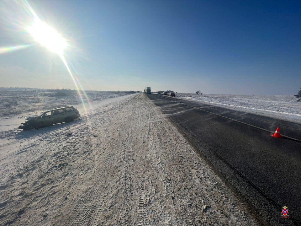     На трассе столкнулись три машины.  ГУ МВД по Волгоградской области