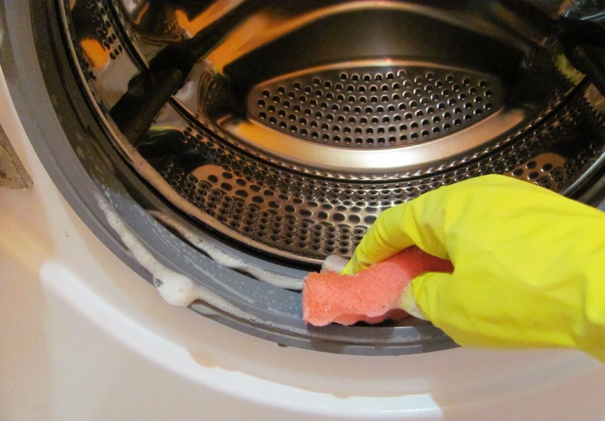 Соблюдать чистоту стиральной машинки очень важно: грязь и накипь вредят не только самой технике, но и могут навсегда угробить ваши вещи.-2