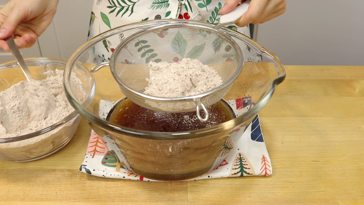 Медовая коврижка: без миксера, без яиц и молочных продуктов. Коврижка мягкая, влажная внутри, ароматная и вкусная
