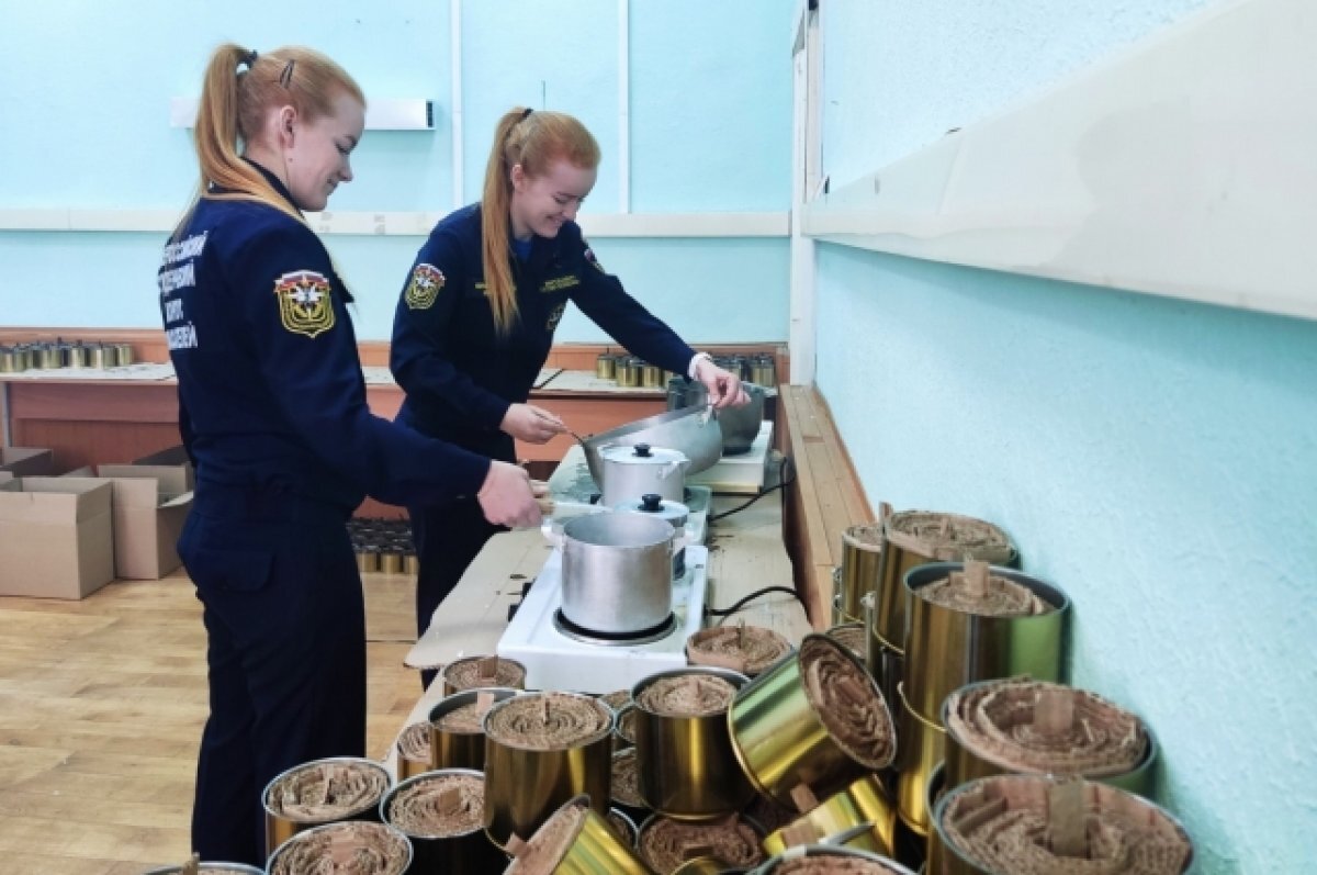    Тысячу блиндажных свечей для военных изготовили добровольцы в Екатеринбурге