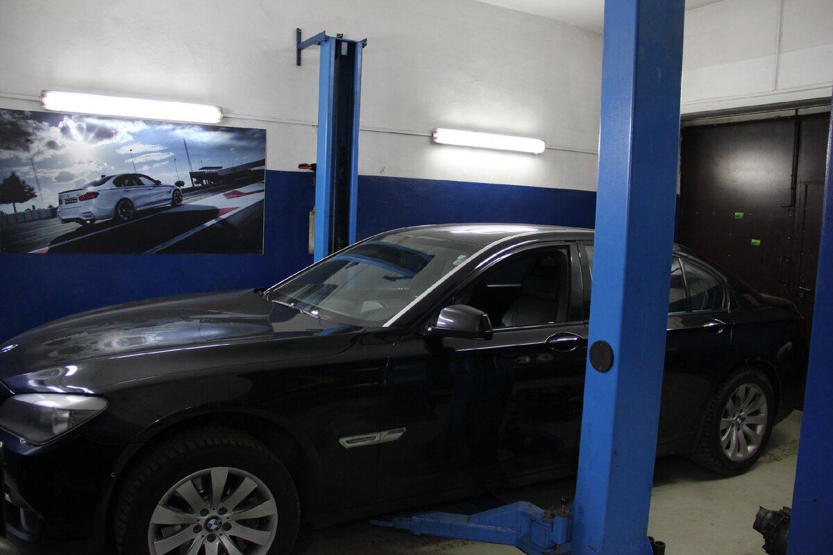 BMW F02 750LI перед ремонтом