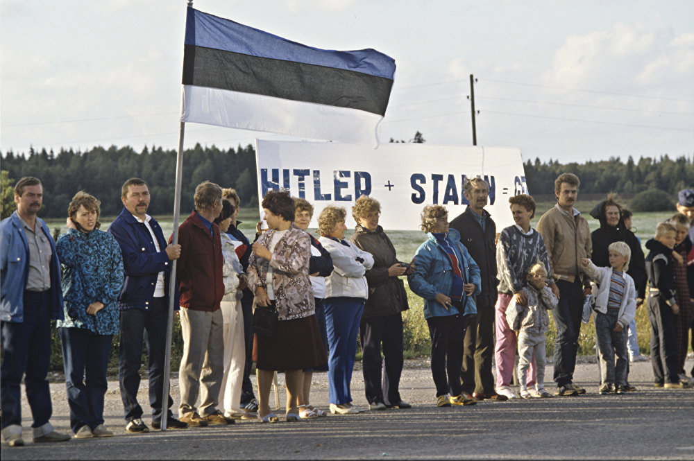 Мирная акция "Балтийский путь"  - требование о суверенитете стран Балтии