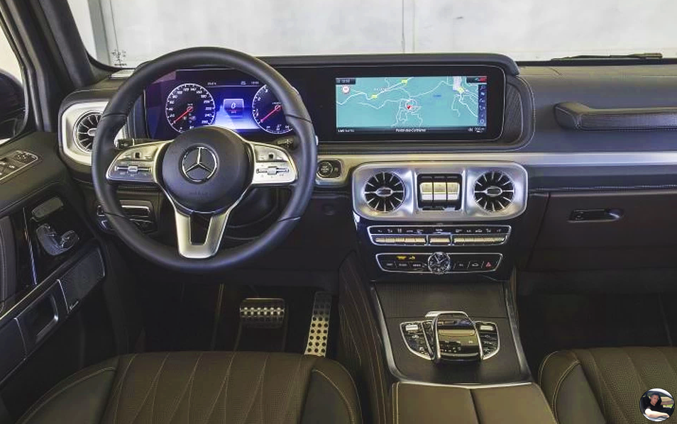 Мне нравится это сочетание технологий и топорно-квадратного вида салона