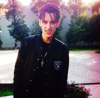 Дерзкий вид Кизару, ещё до безумной популярности и множества тату