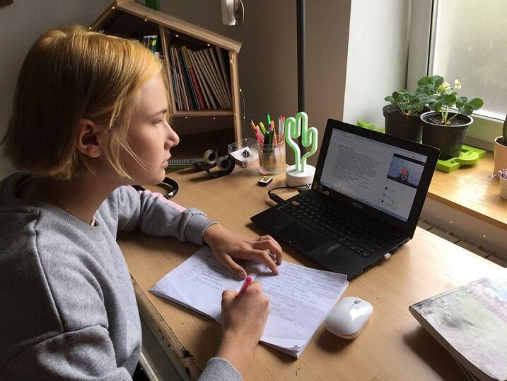 Так проходят у Тони занятия в домашней онлайн-школе «Фоксфорда»