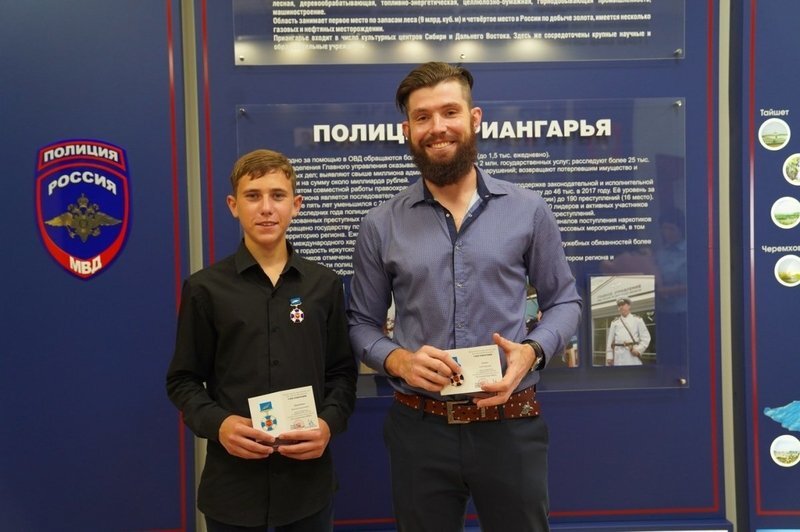 Вячеслав Дорошенко (слева) и Глеб Сизых (справа), фото - пресс-служба ГУ МВД России по Иркутской области