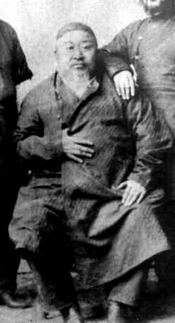 Абай (Ибраги́м) Кунанба́ев (каз. Абай Құнанбайұлы (инф.)) 29 июля [10 августа] 1845, Жидебай, Семипалатинский уезд — 23 июня [6 июля] 1904[1], Жидебай, Семипалатинский уезд, Российская империя — казахский поэт, композитор, просветитель, мыслитель, общественный деятель, основоположник казахской письменной литературы и её первый классик, реформатор культуры в духе сближения с европейской культурой на основе просвещённого ислама.