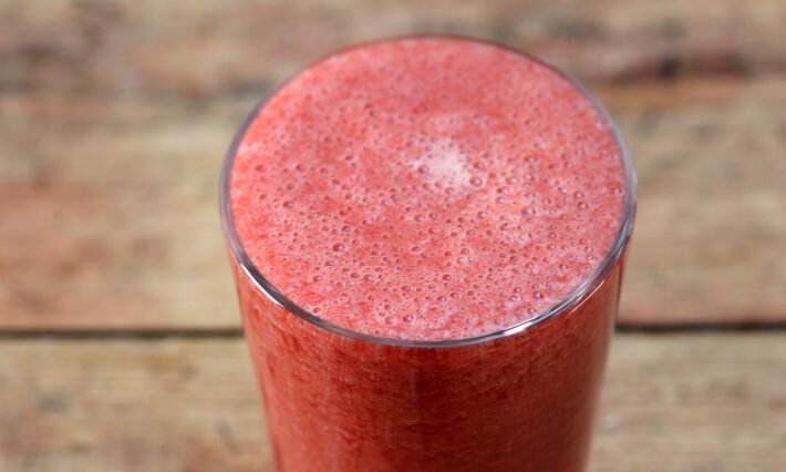Смузи с малиной — вкусный и полезный напиток