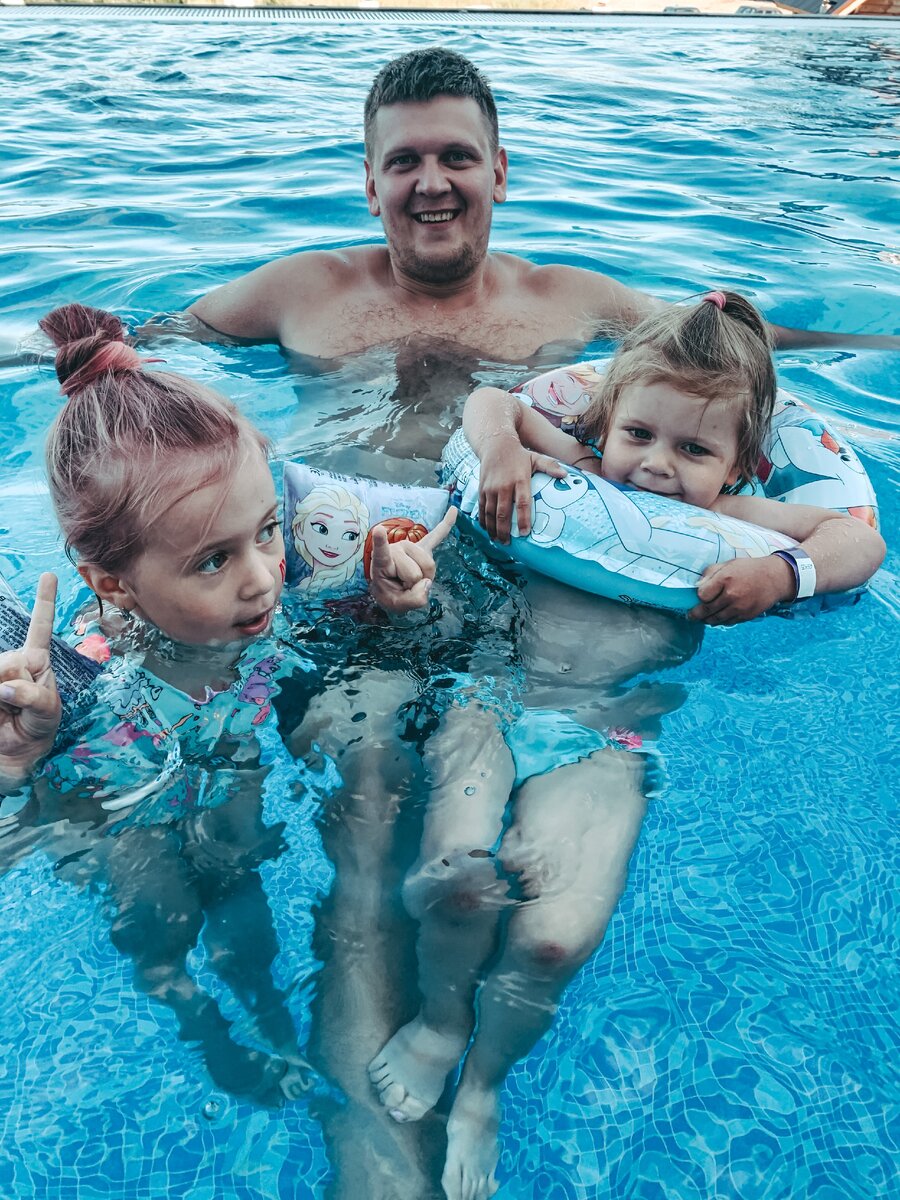 В бассейн мы ни-ни! А то тема про туалет..