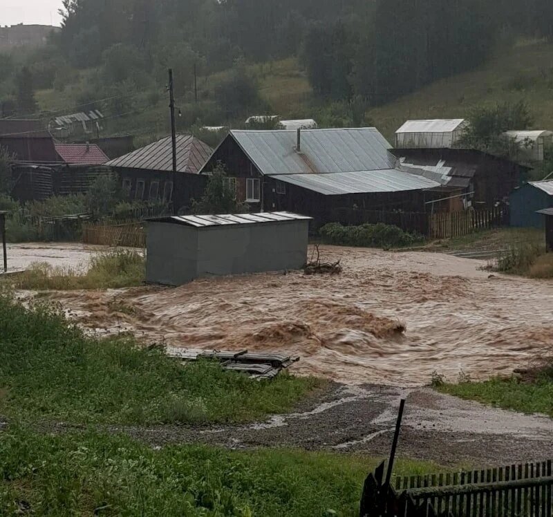 Последствия сильного дождя в Нижних Сергах
